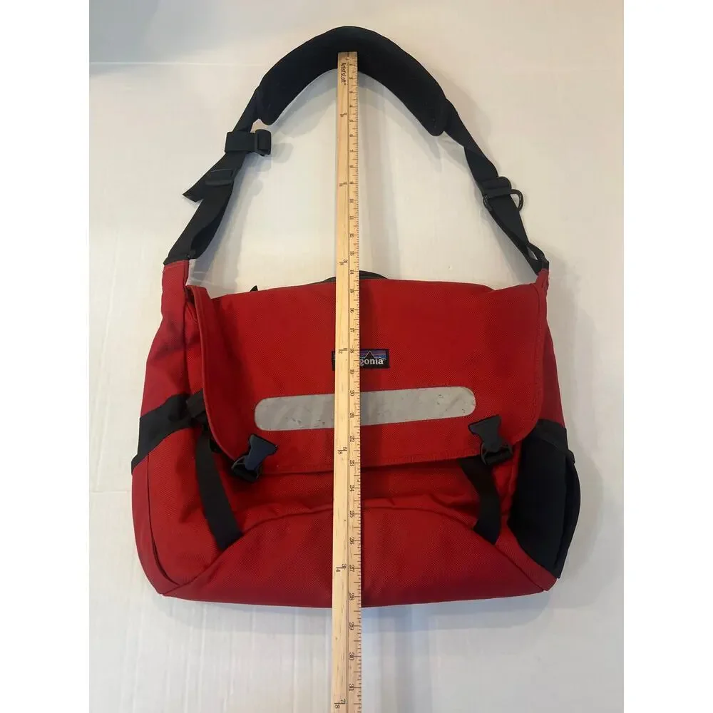 Patagonia Vintage Half Mass Messenger Bag Red Black